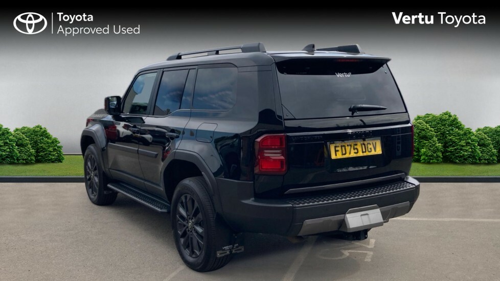 Toyota Land Cruiser Invincible Black #4