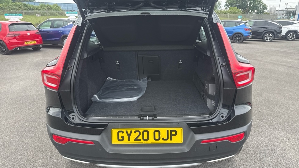 Volvo XC40 1.5H T5 Twin Engine Recharge 10.7Kwh R-design Pro Grey #4