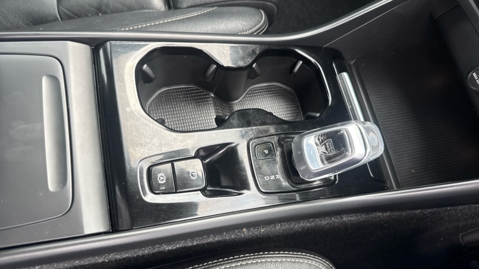 Volvo XC40 1.5H T5 Twin Engine Recharge 10.7Kwh R-design Pro Grey #20