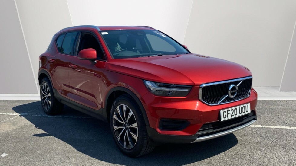 Volvo XC40 Momentum Red
