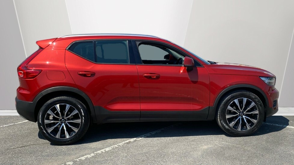 Volvo XC40 Momentum Red #3