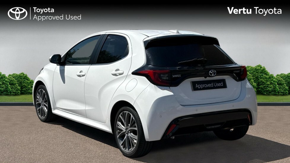 Toyota Yaris Excel White #4