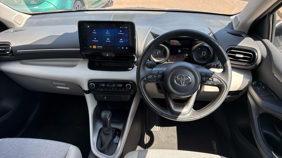 Toyota Yaris Excel White #6