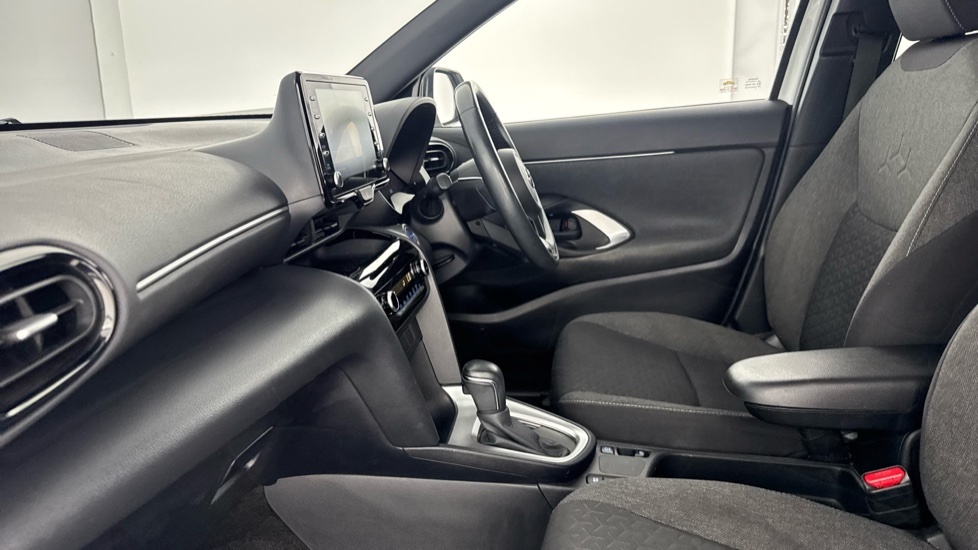 Toyota Yaris Cross Design White #5