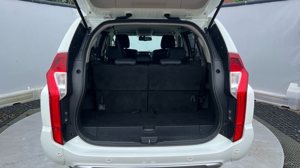 Mitsubishi Shogun Sport 3 White #4