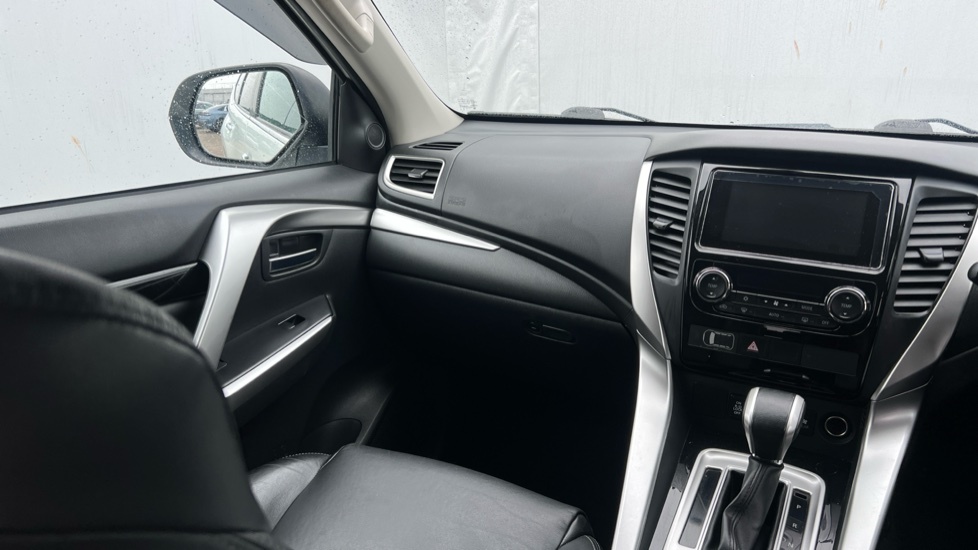 Mitsubishi Shogun Sport Sport 2020 70 #14