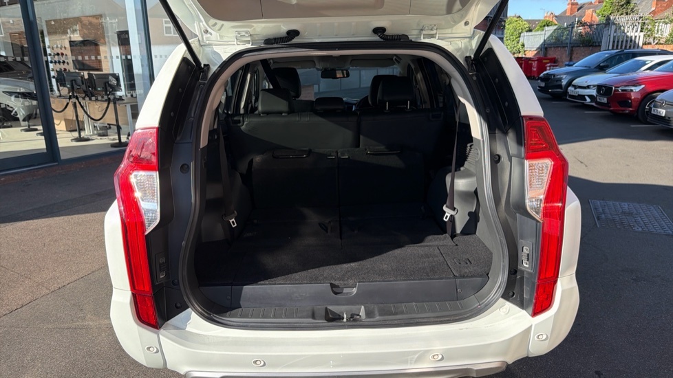 Mitsubishi Shogun Sport 3 White #4