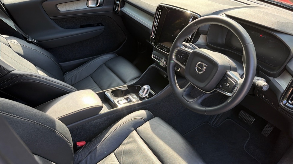Volvo XC40 Inscription Pro LC22KHK Red #4