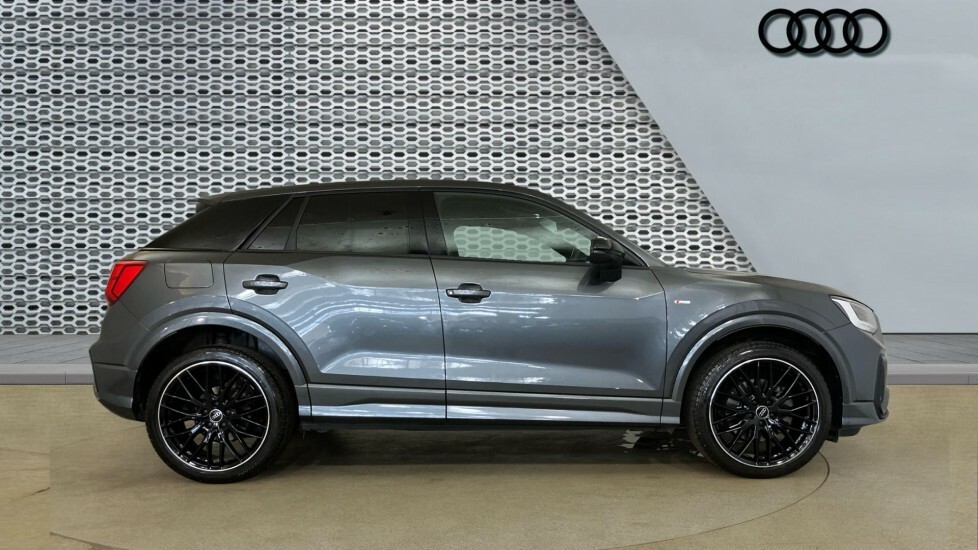Audi Q2 Black Edition WH23KTP Grey #4