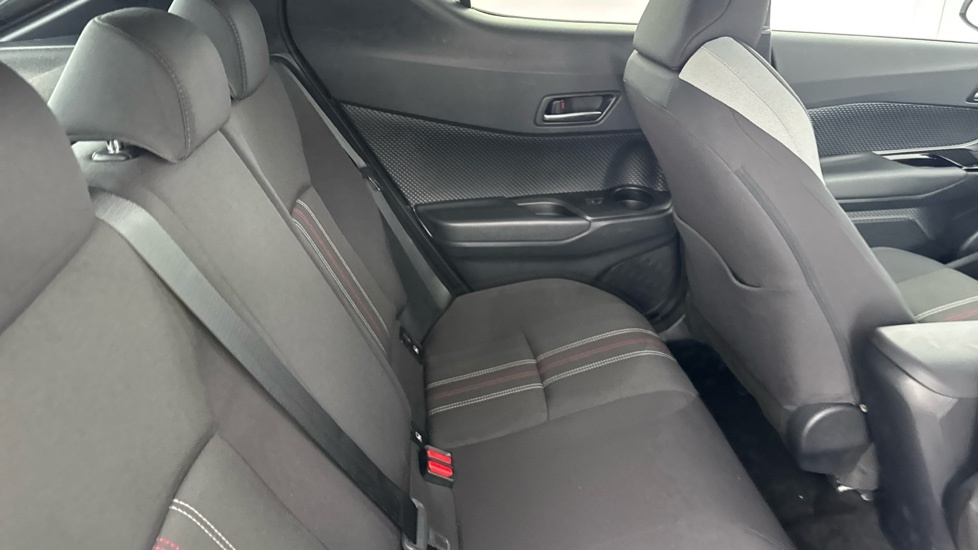 Toyota C-Hr 1.8 Hybrid Excel Cvt White #8
