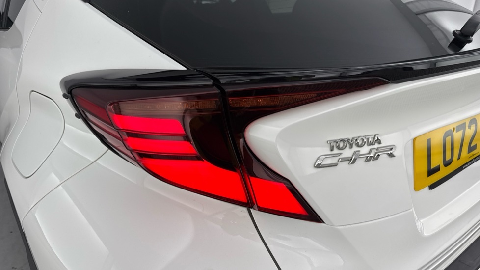 Toyota C-Hr 1.8 Hybrid Excel Cvt White #21