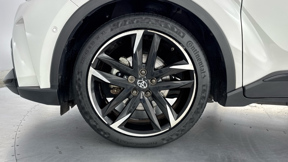 Toyota C-Hr 1.8 Hybrid Excel Cvt White #25