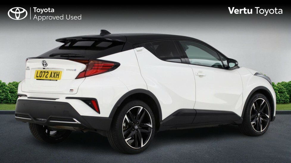 Toyota C-Hr 1.8 Hybrid Excel Cvt White #2