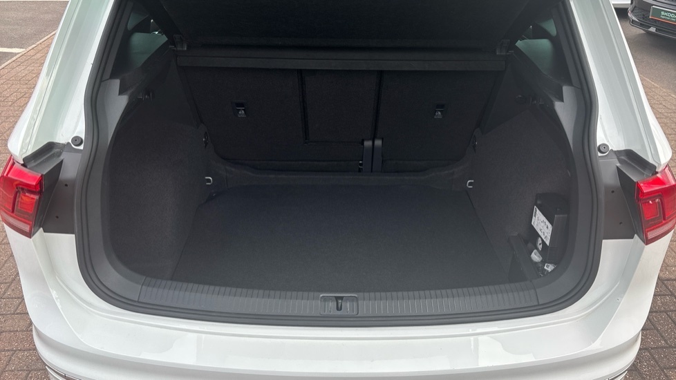 Volkswagen Tiguan R-line Edition DG23KKZ White #4