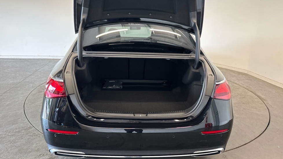 Mercedes-Benz E Class Exclusive Black #4