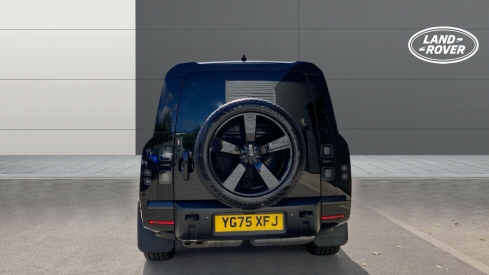 Land Rover Defender 130 X-dynamic Hse Black #6