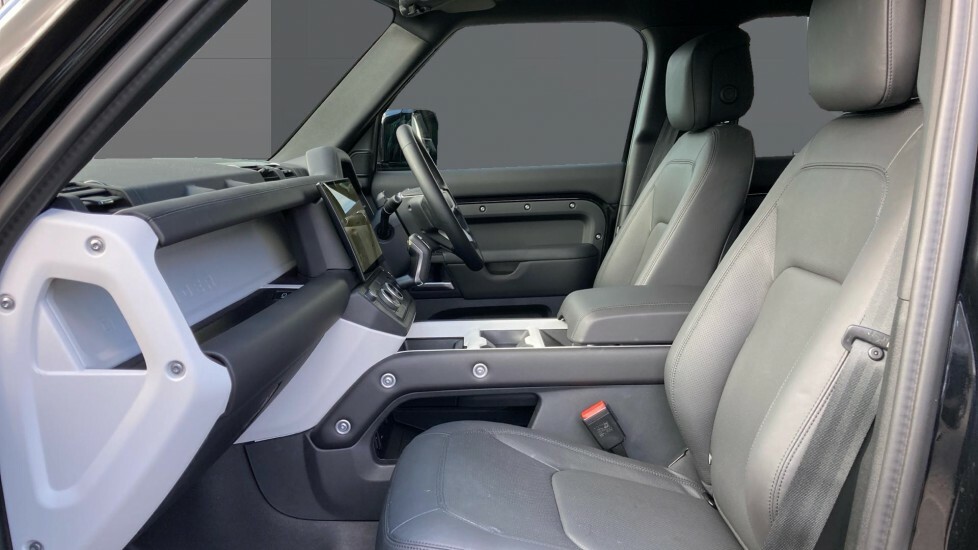 Land Rover Defender 130 X-dynamic Hse Black #3