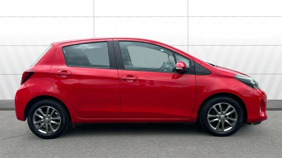 Toyota Yaris Icon Red #5