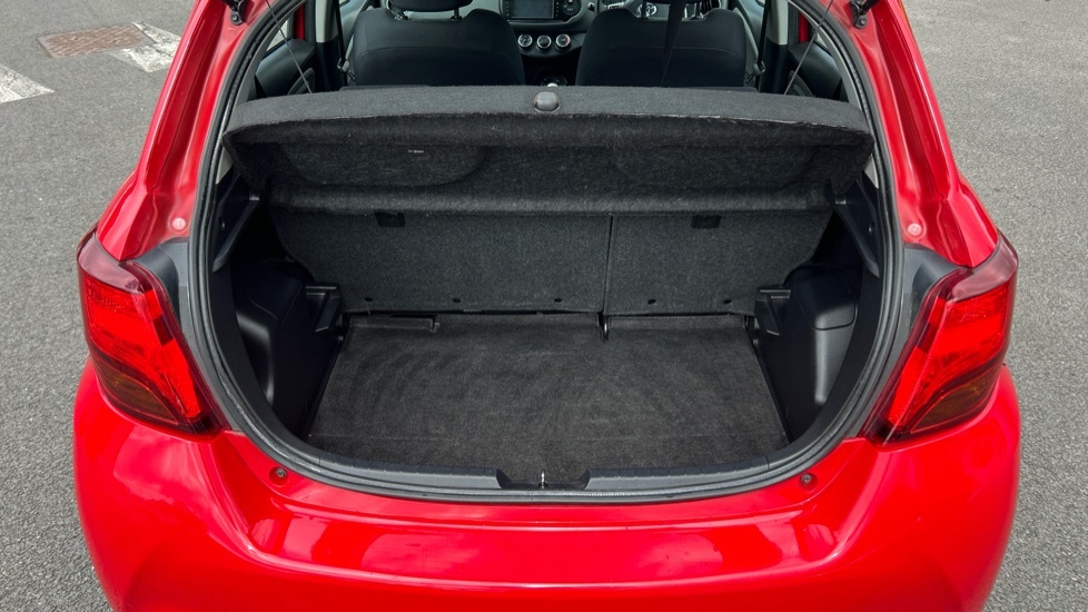 Toyota Yaris Icon Red #4