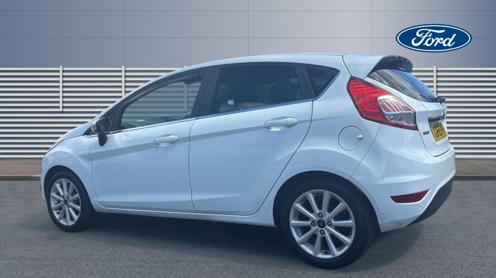 Ford Fiesta Titanium White #2