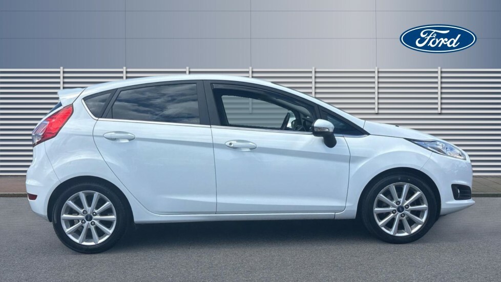 Ford Fiesta Titanium White #5