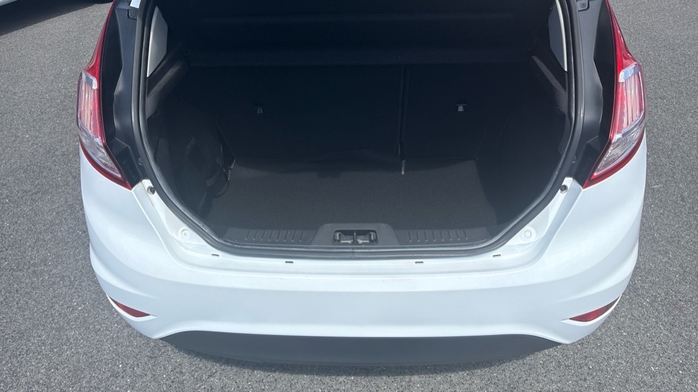 Ford Fiesta Titanium White #4