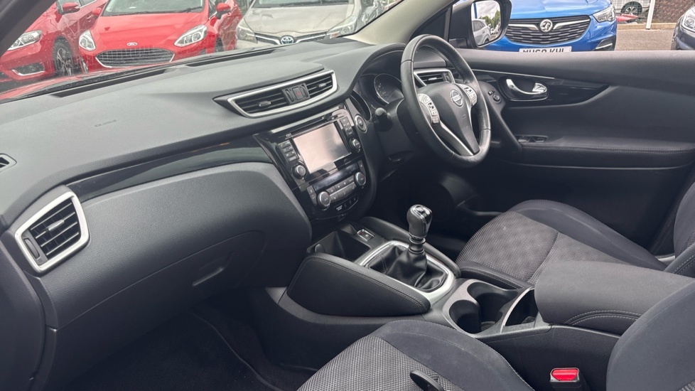 Nissan Qashqai 2014 1.5 Dci Tekna 108 Bhp Black #9