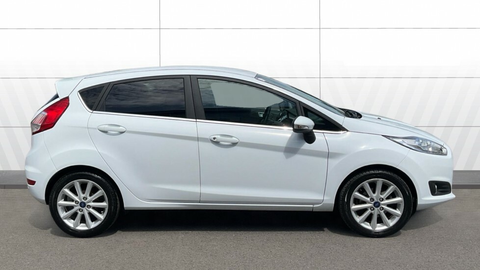 Ford Fiesta Titanium White #5