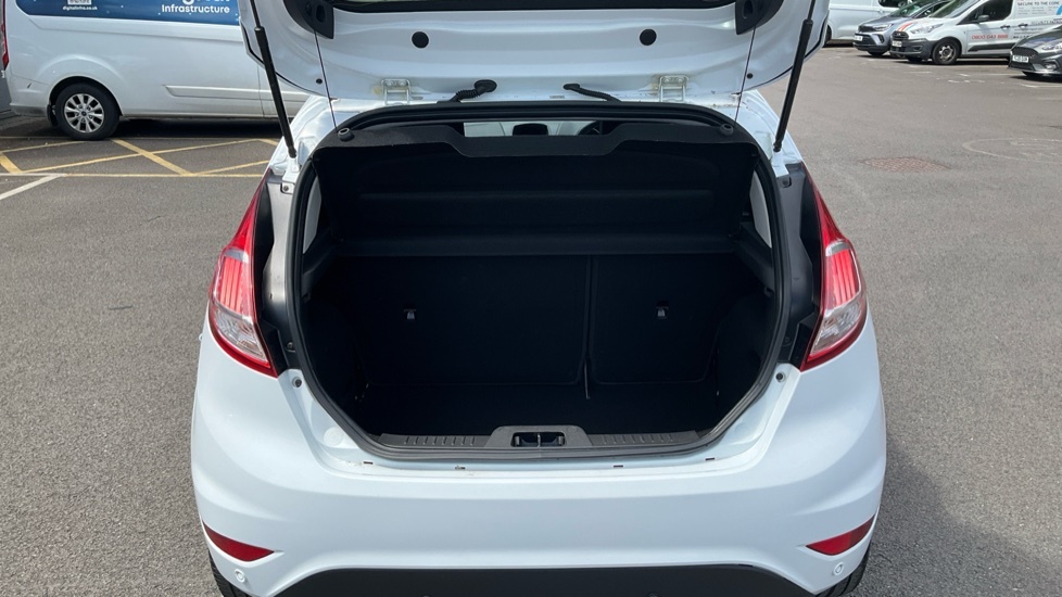 Ford Fiesta Titanium White #4