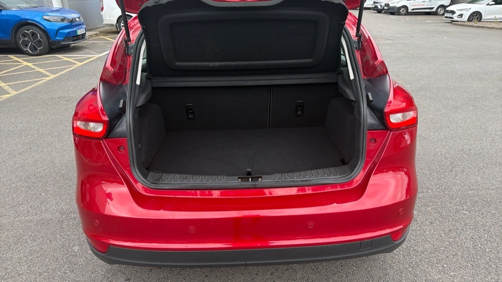 Ford Focus Titanium X SV65ZVT Red #4
