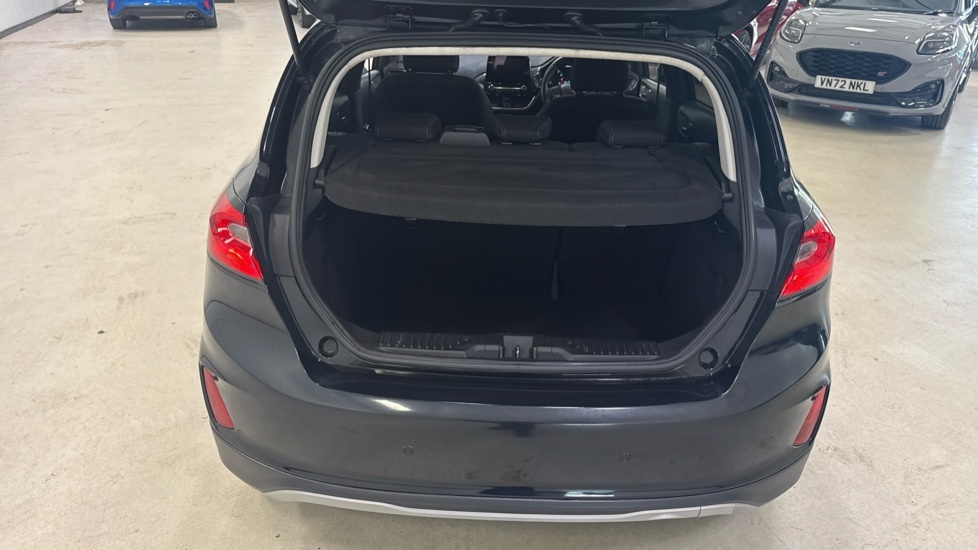 Ford Fiesta Active Black #4