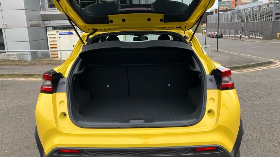 Nissan Juke Tekna Yellow #4