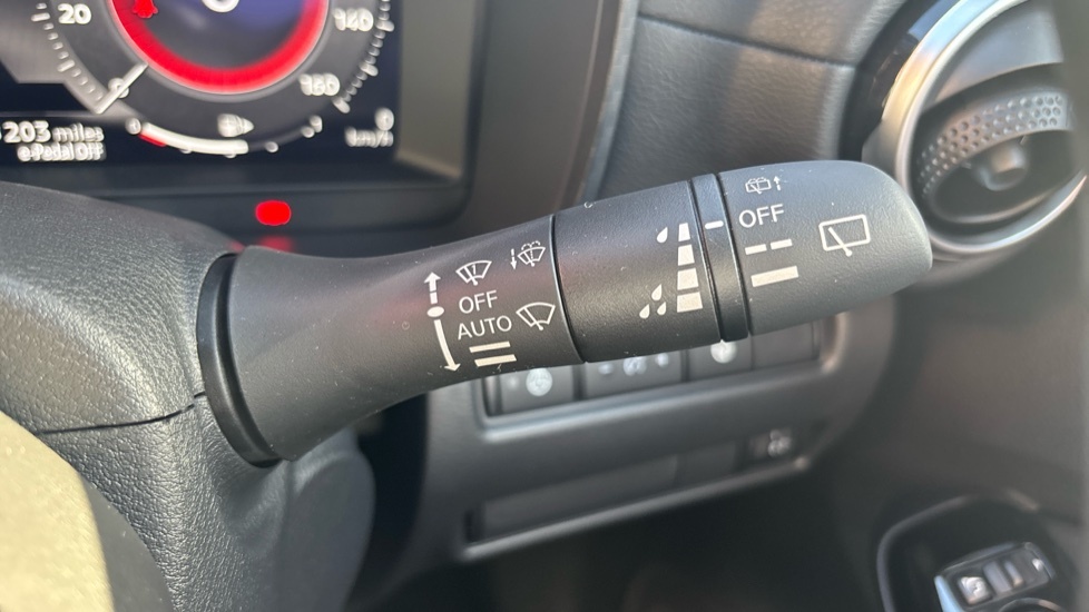 Nissan Juke 1.0 Dig-t N-connecta Heat Pack Suv Manu White #24