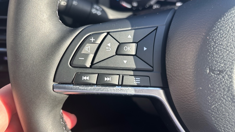 Nissan Juke 1.0 Dig-t N-connecta Heat Pack Suv Manu White #22