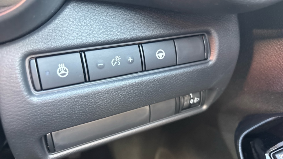 Nissan Juke 1.0 Dig-t N-connecta Heat Pack Suv Manu White #25