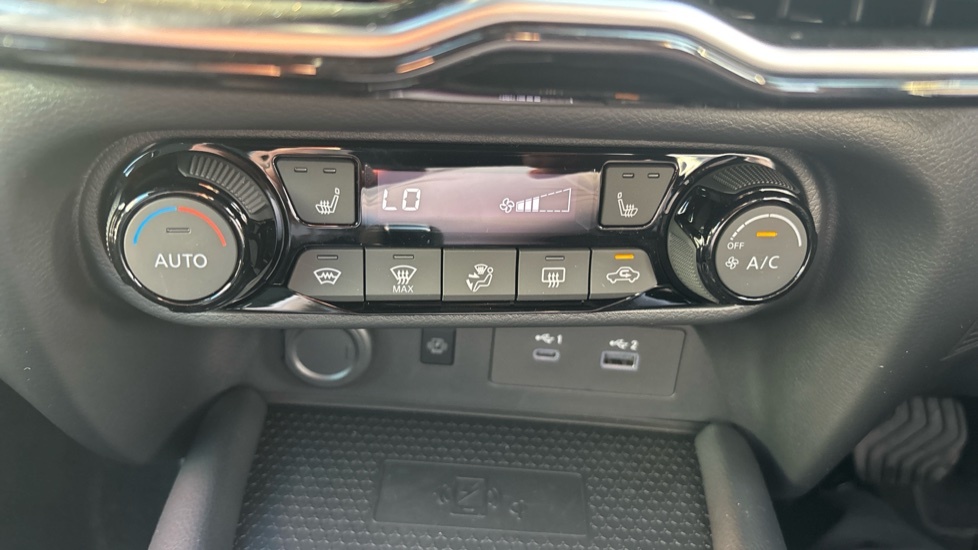 Nissan Juke 1.0 Dig-t N-connecta Heat Pack Suv Manu White #32