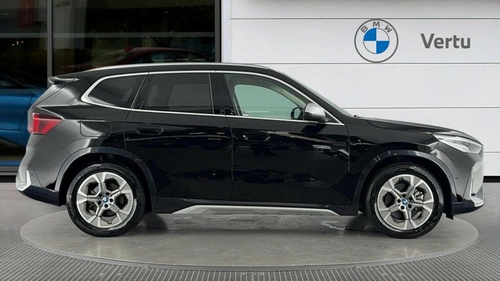 BMW iX1 Xline Black #3