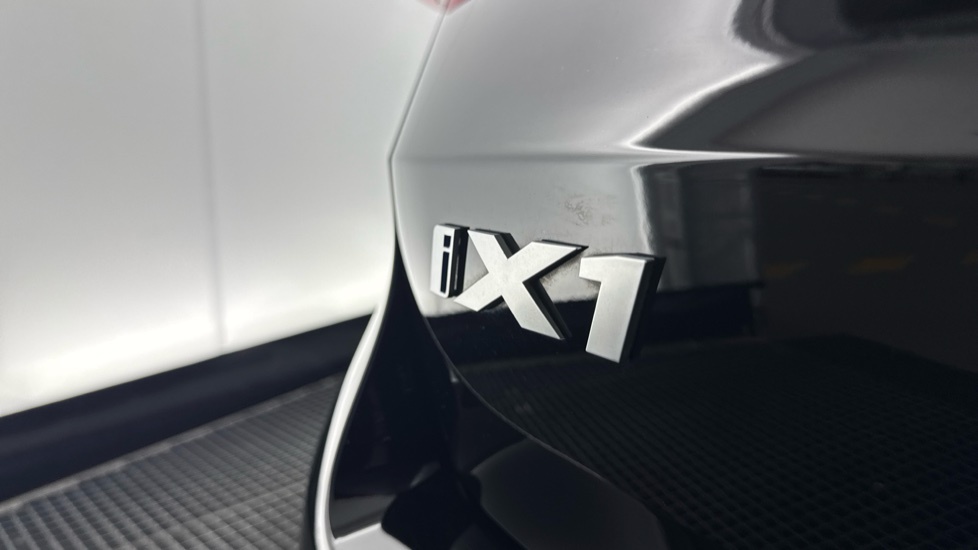 BMW iX1 30 66.5Kwh Xline Suv Xdrive 11K Black #25