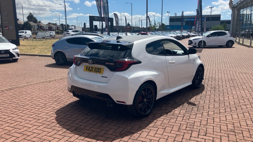 Toyota Yaris 1.5 Hybrid Design Cvt White #46