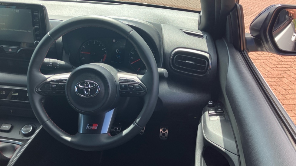 Toyota Yaris 1.5 Hybrid Design Cvt White #10