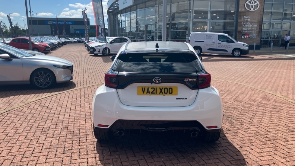 Toyota Yaris 1.5 Hybrid Design Cvt White #47