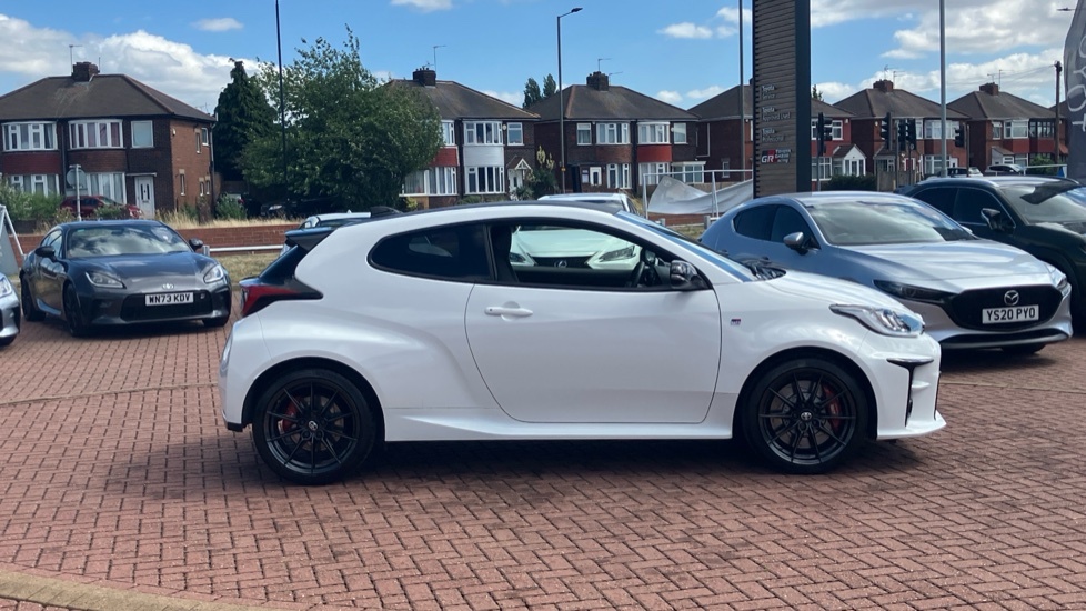 Toyota Yaris 1.5 Hybrid Design Cvt White #23