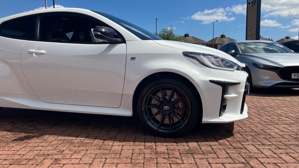 Toyota Yaris 1.5 Hybrid Design Cvt White #25