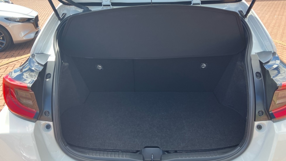 Toyota Yaris 1.5 Hybrid Design Cvt White #48