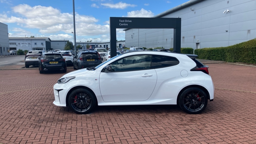 Toyota Yaris 1.5 Hybrid Design Cvt White #24