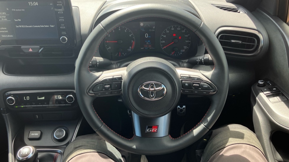 Toyota Yaris 1.5 Hybrid Design Cvt White #56