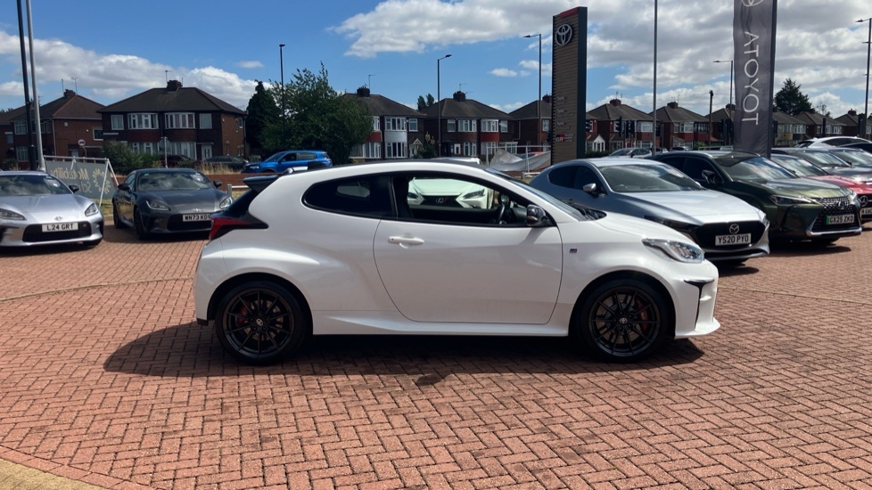 Toyota Yaris 1.5 Hybrid Design Cvt White #45