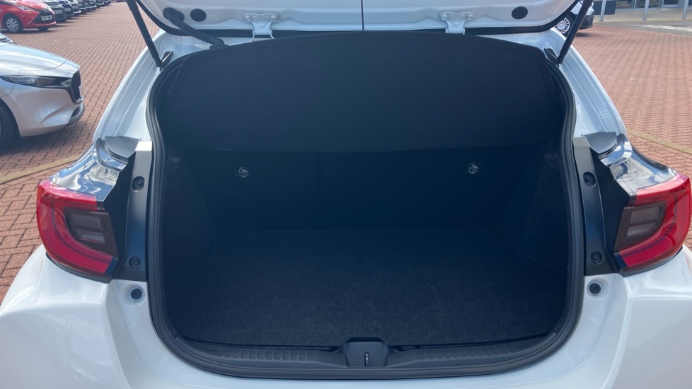 Toyota Yaris 1.5 Hybrid Design Cvt White #13