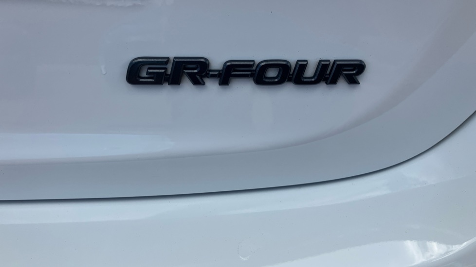 Toyota Yaris 1.5 Hybrid Design Cvt White #51
