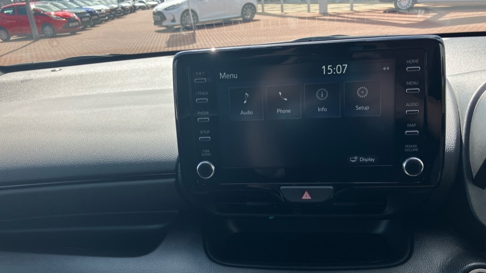 Toyota Yaris 1.5 Hybrid Design Cvt White #39